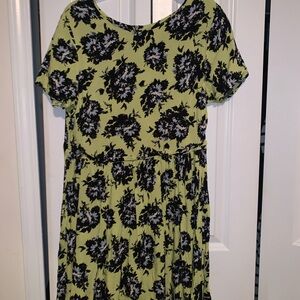 Label Be floral dress worn once,zipper going down the back.